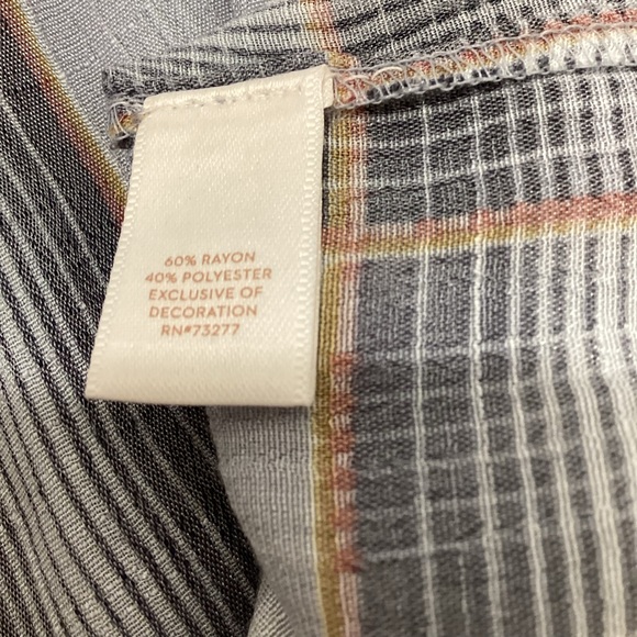 Lauren Conrad large Boho type ladies top. - Picture 6 of 6